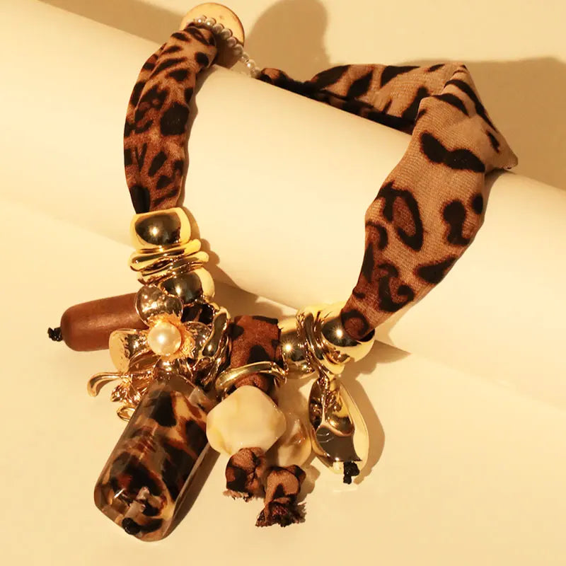 COLAR LEOPARDO - SELVAGEM E SOFISTICADO